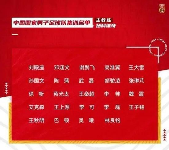 我一会儿就把这些灯笼跟那些绿帽子，一个挨一个的挂到一起去，到时候一开灯笼，红灯笼映衬着绿帽子，绝对显眼。